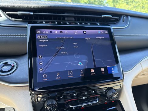 Certified 2024 Jeep Grand Cherokee L Limited w/ Luxury Tech Group II AWD/4WD image 26