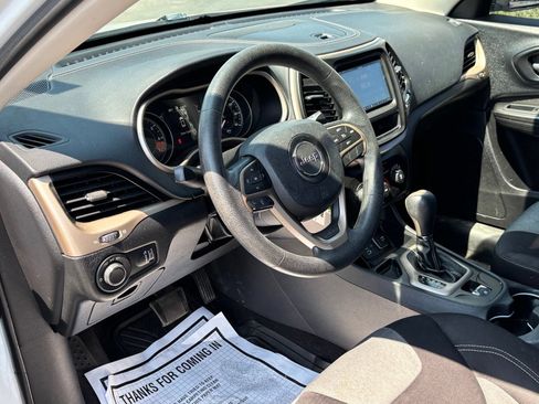 Used 2014 Jeep Cherokee Sport FWD image 13