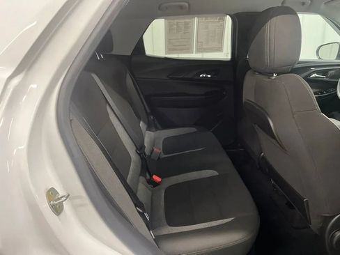 Used 2023 Chevrolet TrailBlazer LT FWD image 12