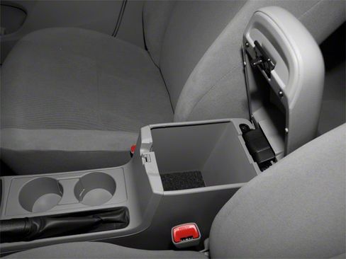 Used 2013 Toyota Corolla LE image 16