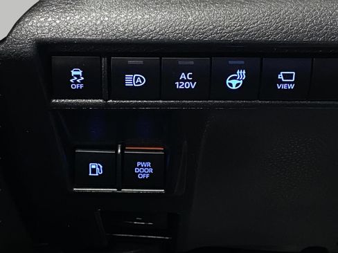 Used 2022 Toyota Sienna Platinum AWD/4WD image 16