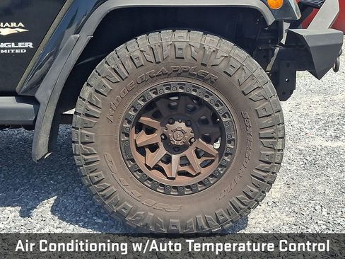 Used 2014 Jeep Wrangler Unlimited Sahara w/ Connectivity Group AWD/4WD image 10