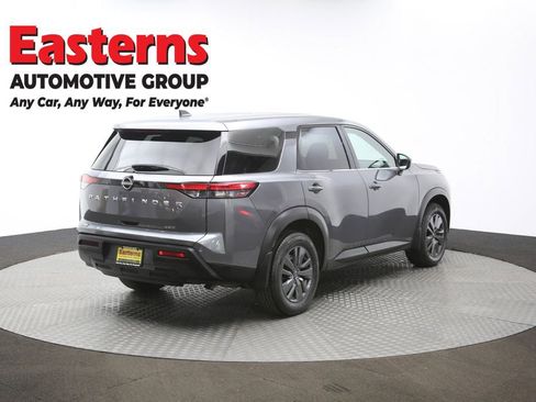 Used 2024 Nissan Pathfinder S image 40