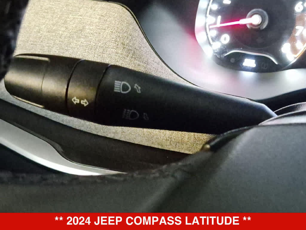 Used 2024 Jeep Compass Latitude AWD/4WD image 25
