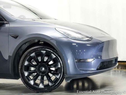 Used 2023 Tesla Model Y Long Range AWD/4WD image 2