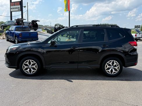Used 2022 Subaru Forester Premium AWD/4WD image 5