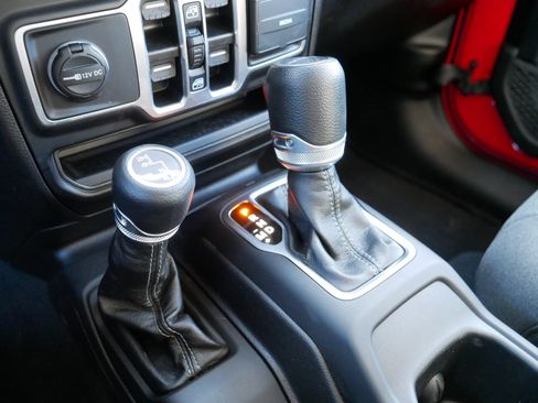 Certified 2024 Jeep Gladiator Sport image 24