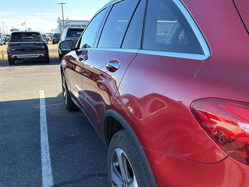 Used 2019 Mercedes-Benz GLC 300 4MATIC image 4