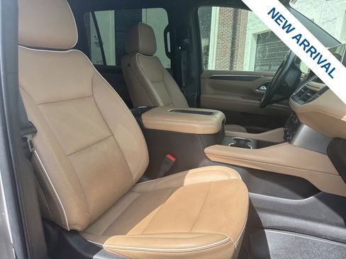 Used 2022 Chevrolet Suburban Premier AWD/4WD image 9