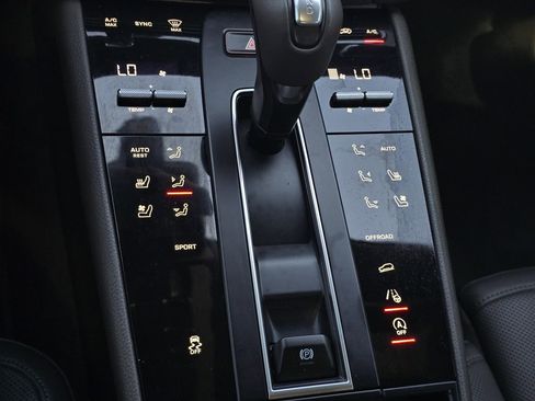 Used 2024 Porsche Macan AWD/4WD image 20