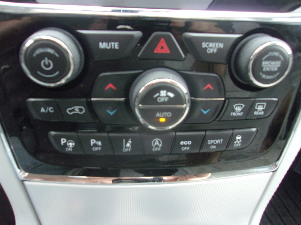 Used 2019 Jeep Grand Cherokee Summit AWD/4WD image 15
