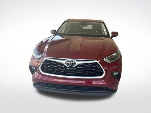 Used 2026 Toyota Highlander XLE AWD/4WD image 2