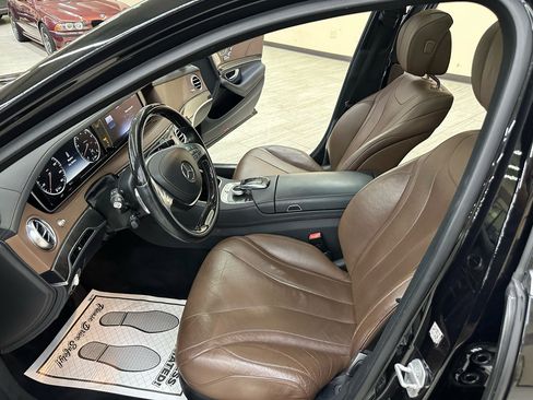 Used 2017 Mercedes-Benz S 550 Sedan image 21