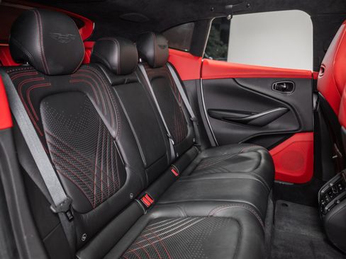 Used 2021 Aston Martin DBX AWD/4WD image 18