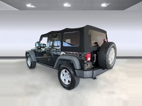 Used 2011 Jeep Wrangler Unlimited Rubicon w/ Connectivity Group AWD/4WD image 3
