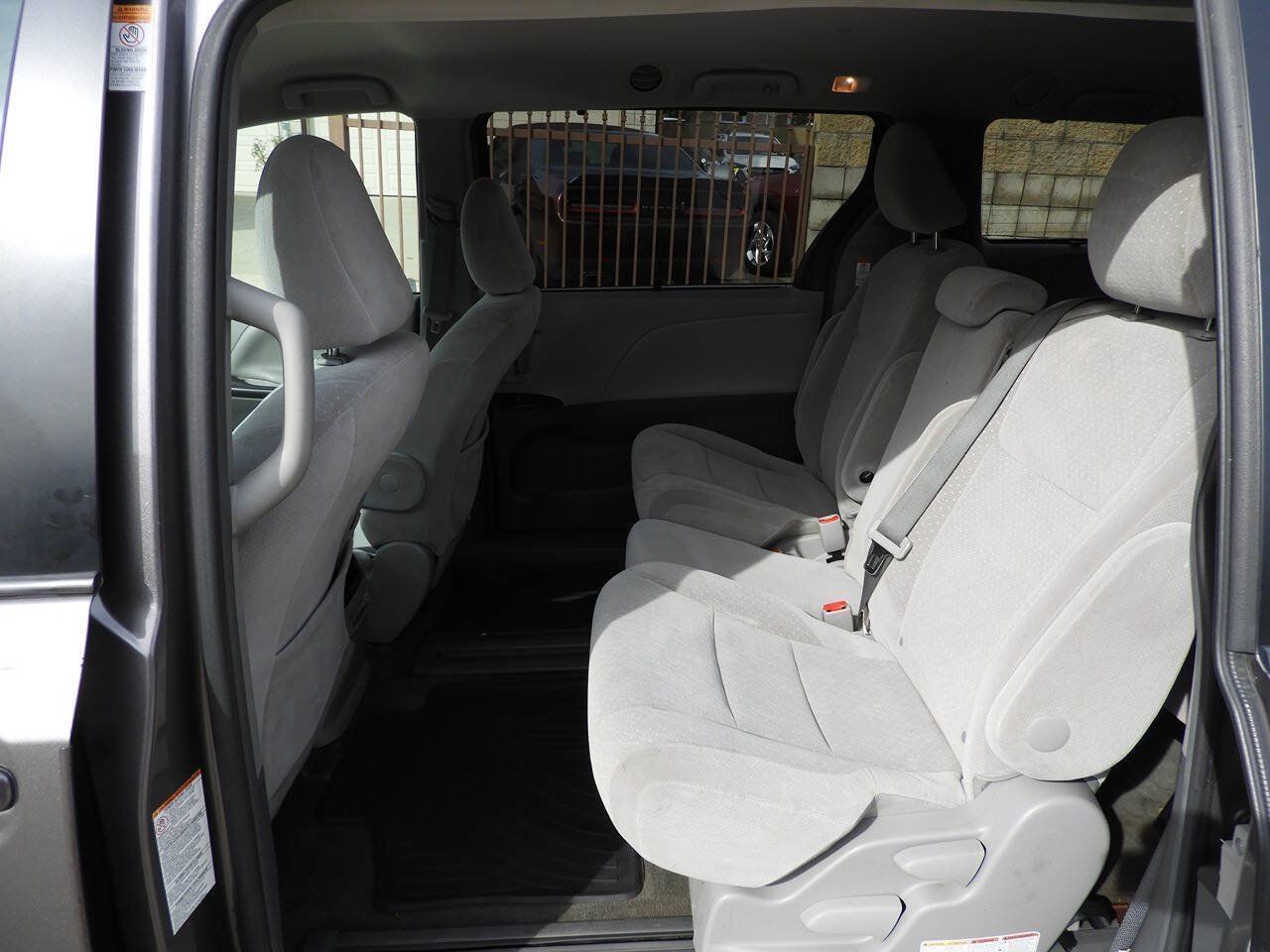 Used 2017 Toyota Sienna LE FWD image 21