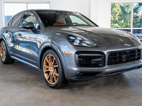 Used 2023 Porsche Cayenne GTS image 4