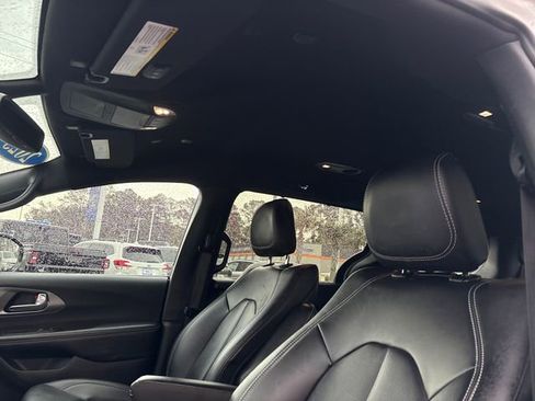 Used 2025 Chrysler Pacifica Select image 21
