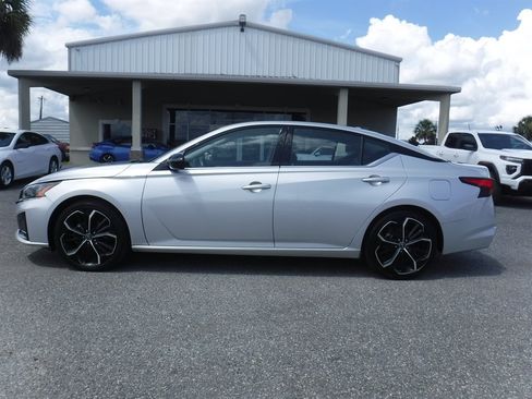 Used 2024 Nissan Altima 2.5 SR FWD image 1