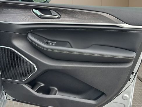 New 2026 Jeep Grand Cherokee Limited image 38