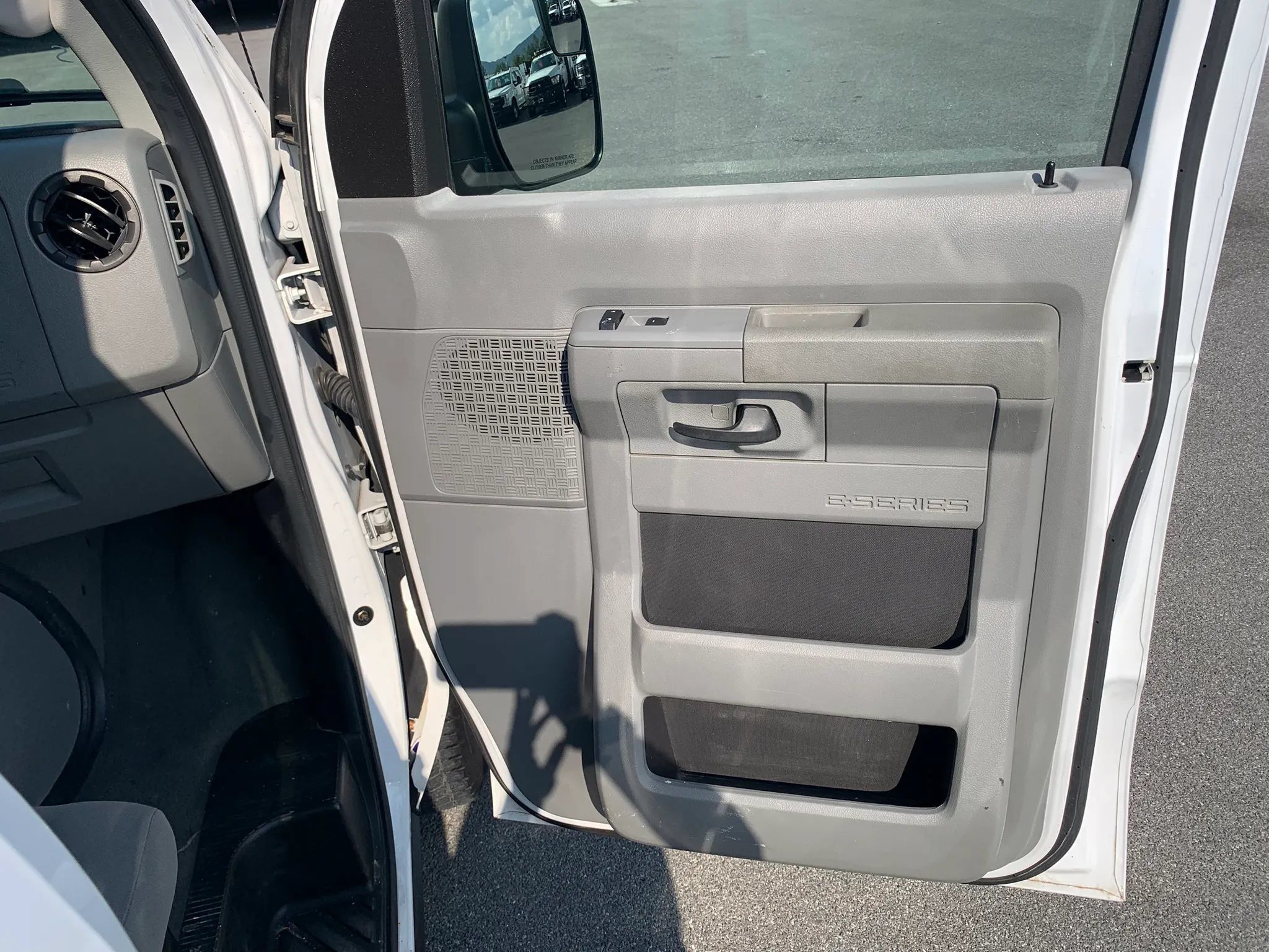 Used 2011 Ford E-350 and Econoline 350 XL w/ Interior Upgrade Pkg RWD image 21