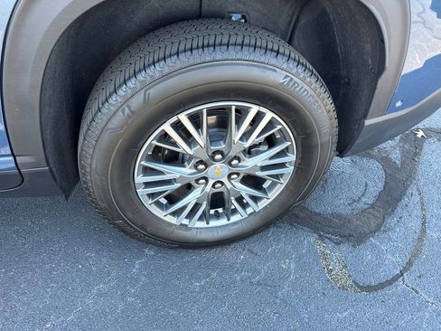 Used 2025 Chevrolet Traverse LT w/ Enhanced Driving Package image 28