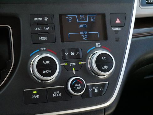 Used 2020 Toyota Sienna Limited Premium AWD/4WD image 23