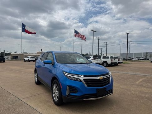 Used 2024 Chevrolet Equinox LT AWD/4WD image 2