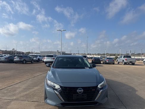 Certified 2025 Nissan Sentra SR image 4