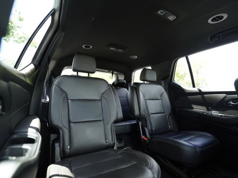 Used 2023 Chevrolet Traverse LT FWD image 13