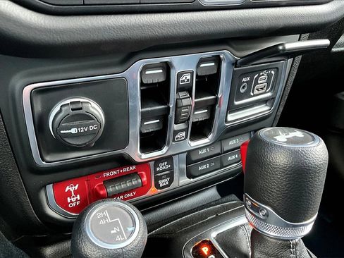 New 2025 Jeep Wrangler Rubicon w/ Technology Group image 26