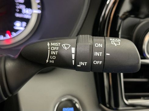 Used 2022 Toyota Highlander L image 29