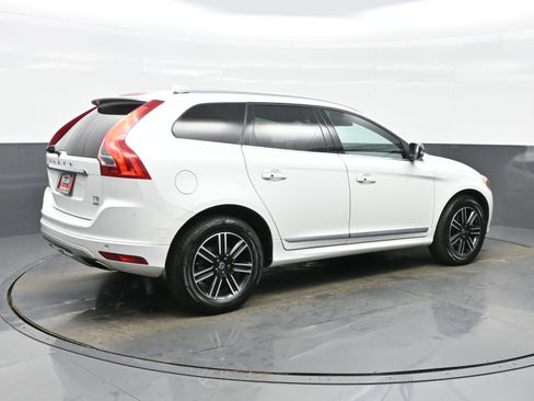 Used 2017 Volvo XC60 T5 Dynamic w/ Preferred Option Package image 6