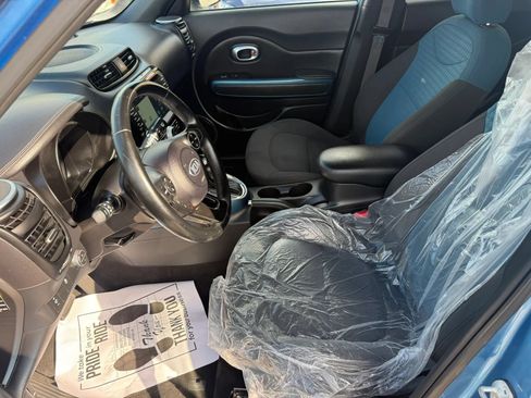 Used 2015 Kia Soul + w/ Audio Package FWD image 11