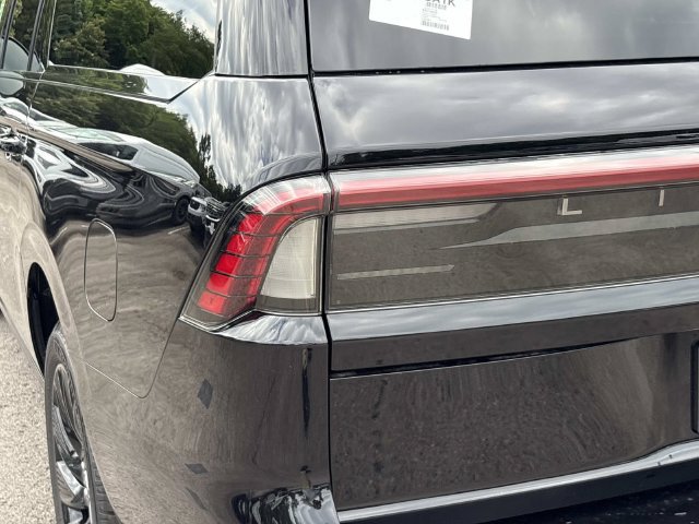 New 2026 Lincoln Navigator L Reserve w/ Jet Appearance Package AWD/4WD image 11