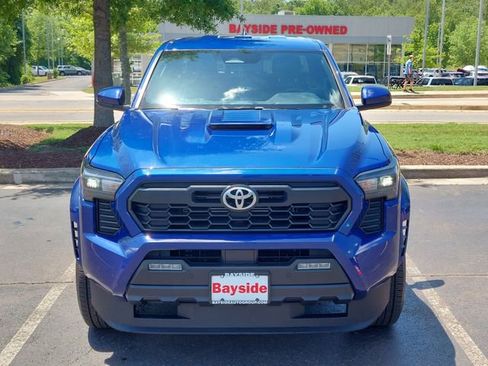 Used 2025 Toyota Tacoma TRD Sport w/ TRD Sport Upgrade Package AWD/4WD image 5