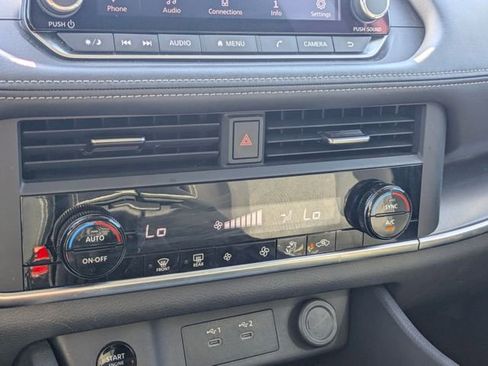 Used 2025 Nissan Rogue SV FWD image 22
