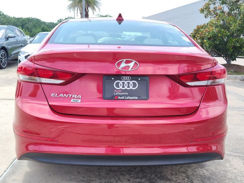Used 2018 Hyundai Elantra SE w/ SE Connectivity Package 04 FWD image 7