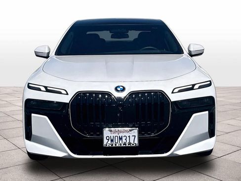 Used 2026 BMW 750e xDrive AWD/4WD image 2