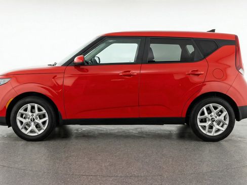 Used 2025 Kia Soul LX w/ LX Technology Package FWD image 5