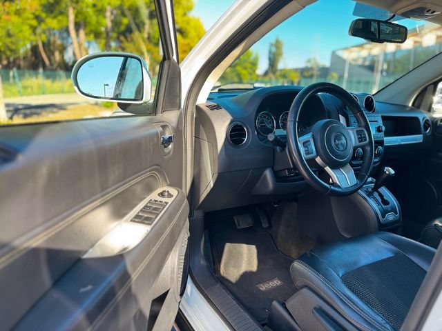 Used 2017 Jeep Compass Latitude FWD image 23