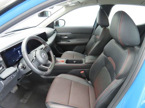 Used 2025 Nissan Kicks SR image 17