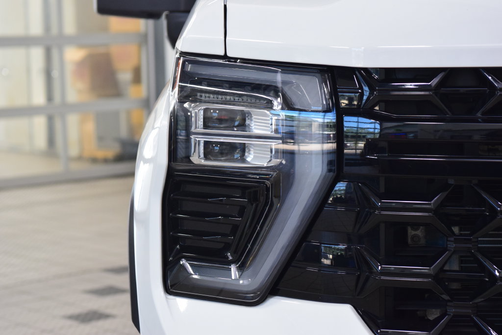 Used 2024 Chevrolet Silverado 2500 ZR2 w/ Technology Package AWD/4WD image 12