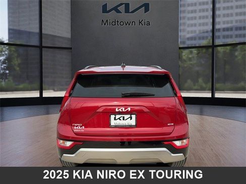Used 2025 Kia Niro EX Touring image 4