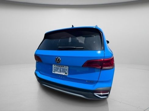 Used 2023 Volkswagen Taos SE w/ Panoramic Sunroof Package AWD/4WD image 3