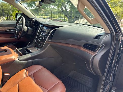 Used 2017 Cadillac Escalade Premium Luxury RWD image 37