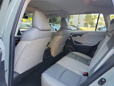 Used 2019 Toyota RAV4 XLE Premium image 7