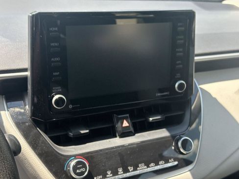 Used 2022 Toyota Corolla LE FWD image 11