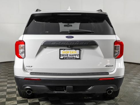 Used 2023 Ford Explorer XLT w/ Equipment Group 202A AWD/4WD image 19