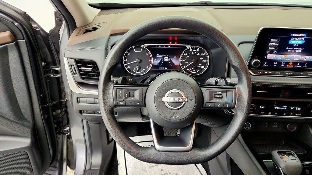 Used 2023 Nissan Rogue SV FWD image 13